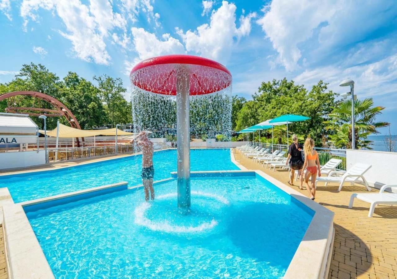 Camping Bijela Uvala - Eurocamp I Homair โปเรช ภายนอก รูปภาพ